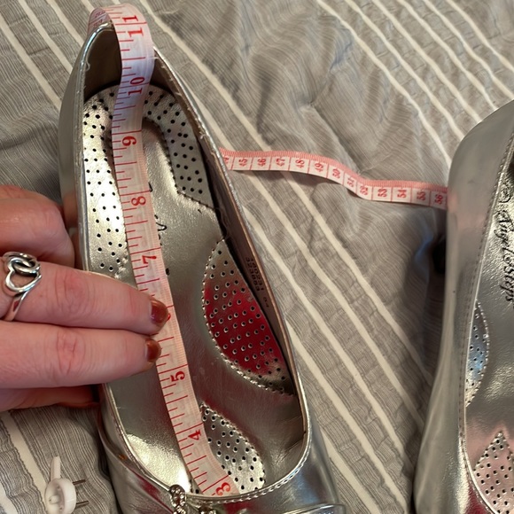 Size 7 Angel Steps silver heels. - Picture 5 of 5
